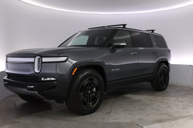 2024 Rivian R1S — VIN 7PDSGCBA3RN037631