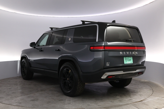2024 Rivian R1S