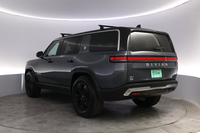 2024 Rivian R1S — photo 13 of 26