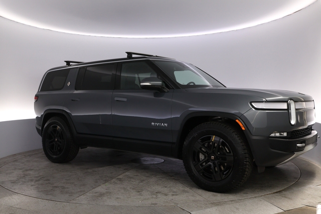 2024 Rivian R1S