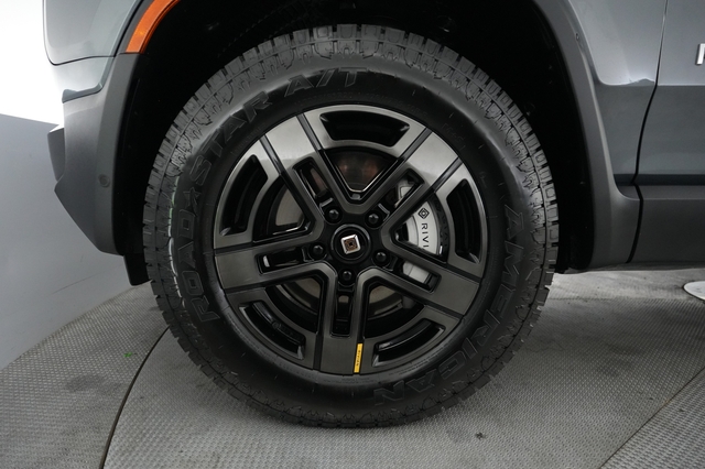 2024 Rivian R1S