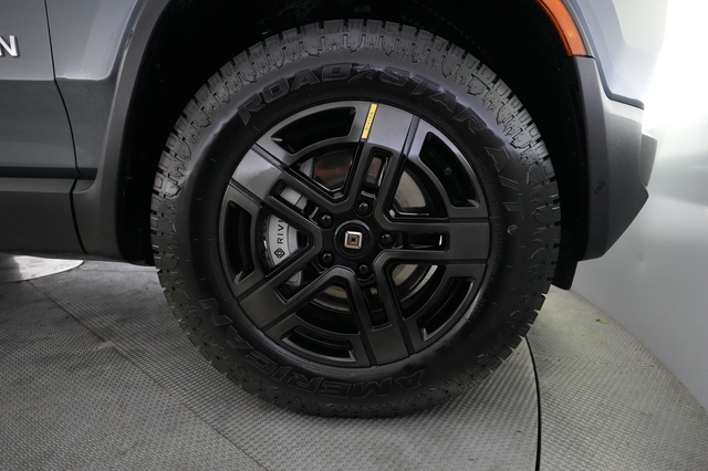 2024 Rivian R1S