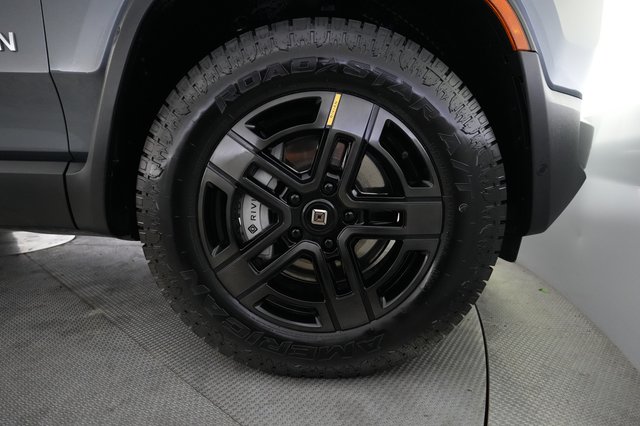 2024 Rivian R1S — photo 16 of 26