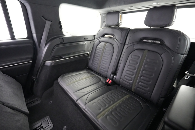 2024 Rivian R1S