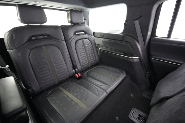 2024 Rivian R1S
