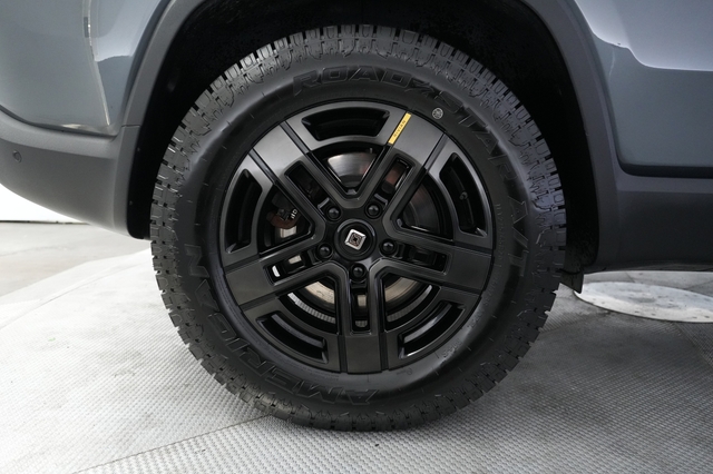 2024 Rivian R1S