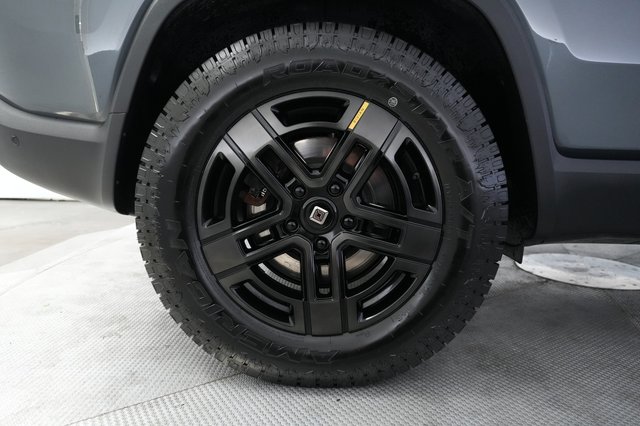 2024 Rivian R1S — photo 17 of 26