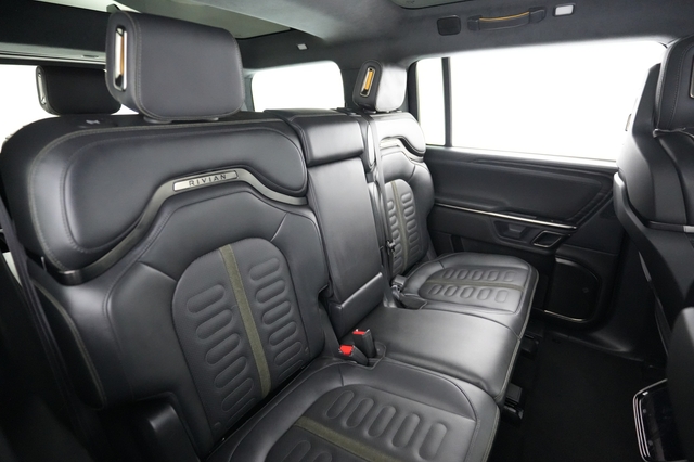 2024 Rivian R1S