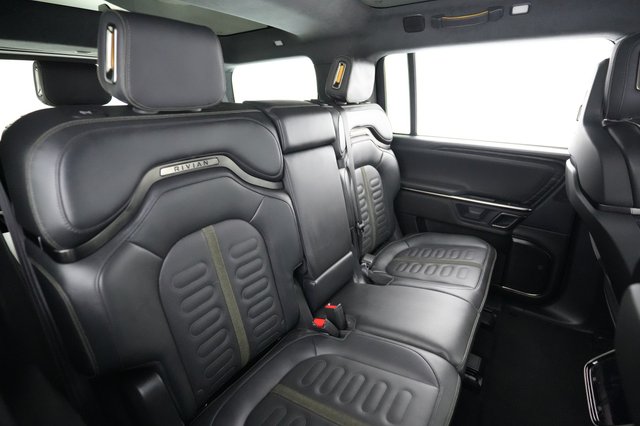 2024 Rivian R1S — photo 4 of 26