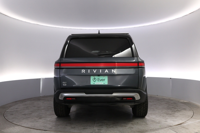 2024 Rivian R1S
