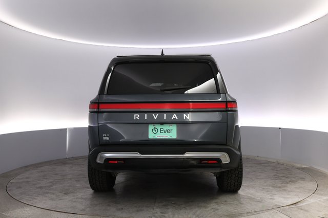 2024 Rivian R1S — photo 12 of 26