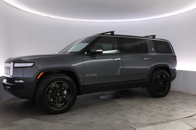 2024 Rivian R1S