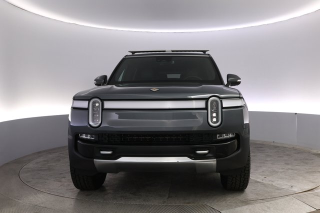 2024 Rivian R1S — photo 9 of 26