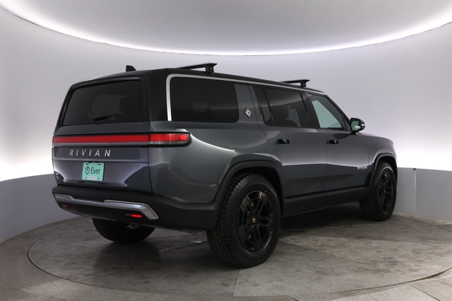 2024 Rivian R1S