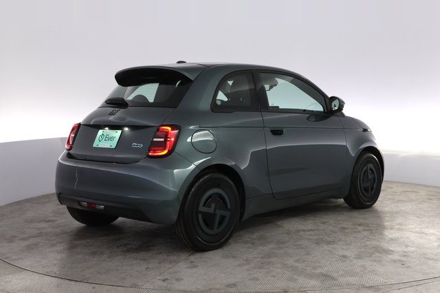 2025 Fiat 500e — photo 2 of 23