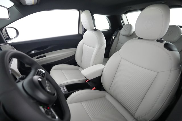 2025 Fiat 500e — photo 3 of 23