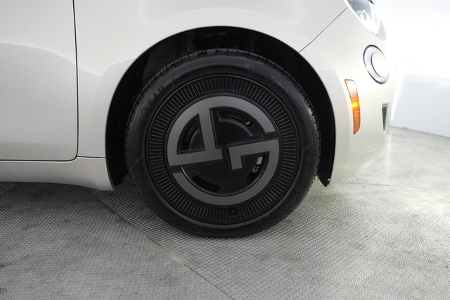 2025 Fiat 500e — photo 16 of 23