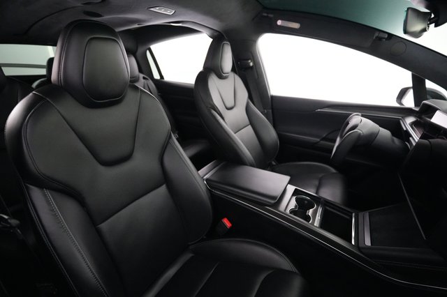 2023 Tesla Model X — photo 18 of 29