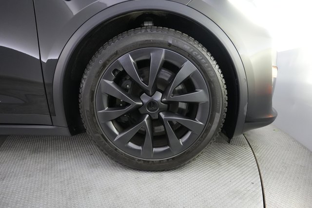 2023 Tesla Model X — photo 16 of 29