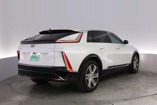 2024 Cadillac Lyriq — photo 2 of 29