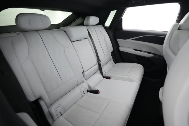 2024 Cadillac Lyriq — photo 4 of 23