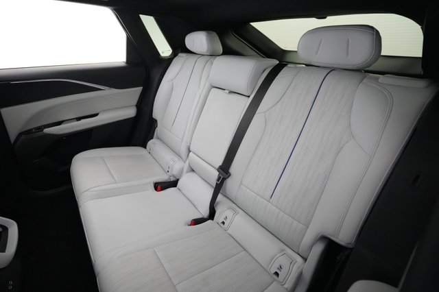 2024 Cadillac Lyriq — photo 19 of 23