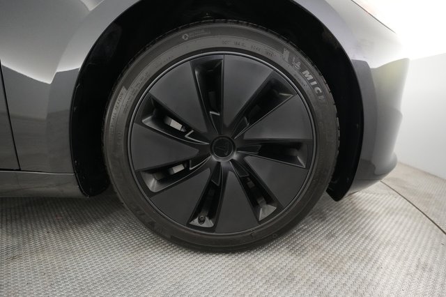 2025 Tesla Model 3 — photo 16 of 21