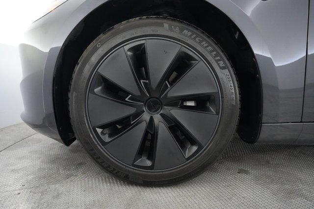 2025 Tesla Model 3 — photo 15 of 21