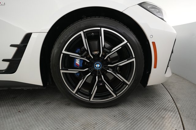 2022 BMW i4 — photo 16 of 22