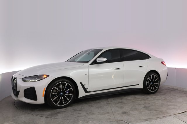 2022 BMW i4 — photo 14 of 22