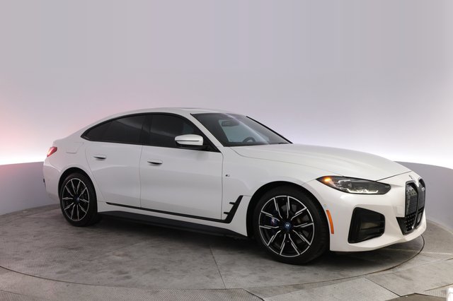 2022 BMW i4 — photo 11 of 22