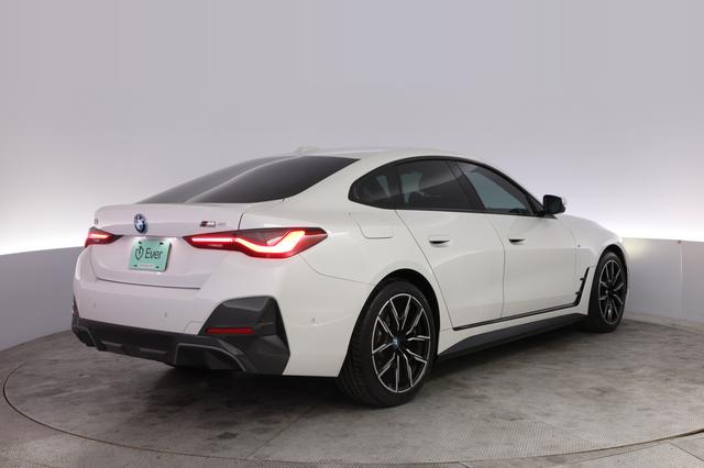 2022 BMW i4