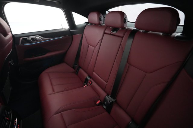 2022 BMW i4 — photo 19 of 22