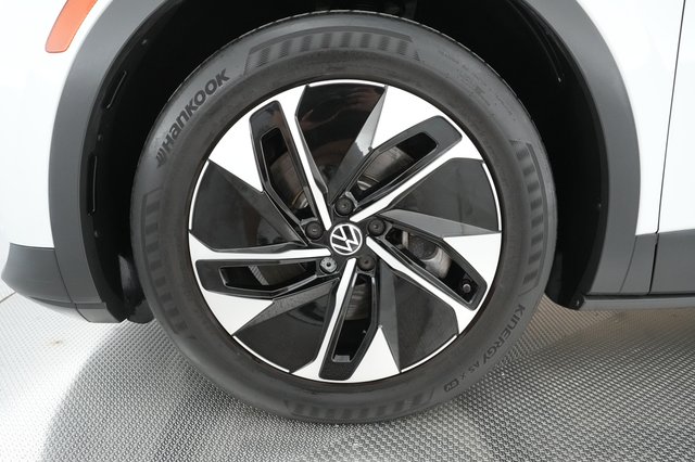 2021 Volkswagen ID.4 — photo 12 of 29