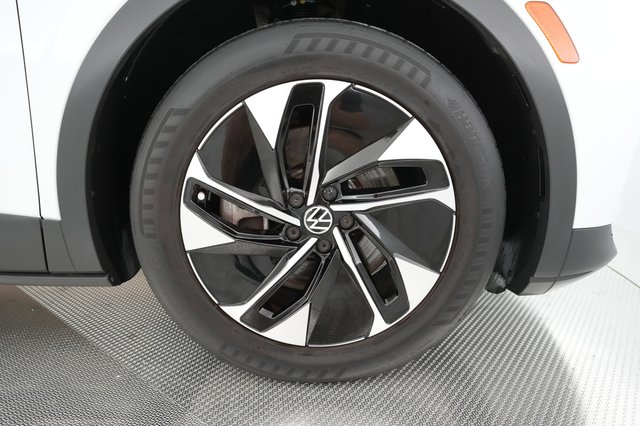 2021 Volkswagen ID.4 — photo 10 of 29