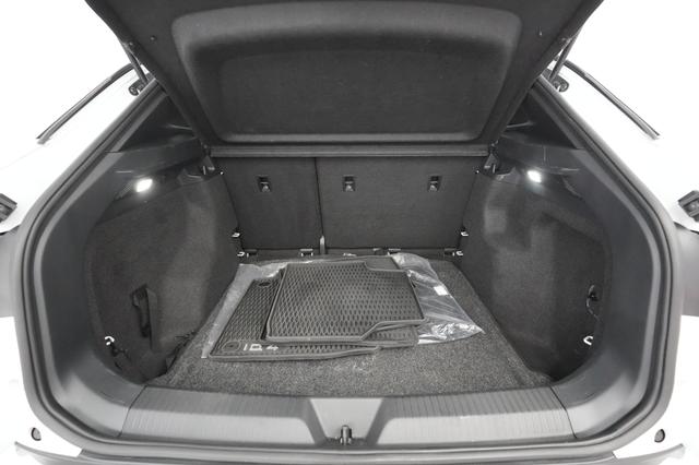 2021 Volkswagen ID.4 — photo 4 of 29