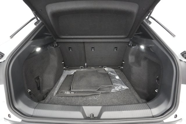 2021 Volkswagen ID.4 — photo 4 of 29