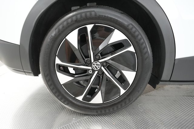 2021 Volkswagen ID.4 — photo 13 of 29