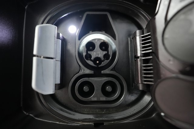2023 BMW i4 — photo 8 of 20