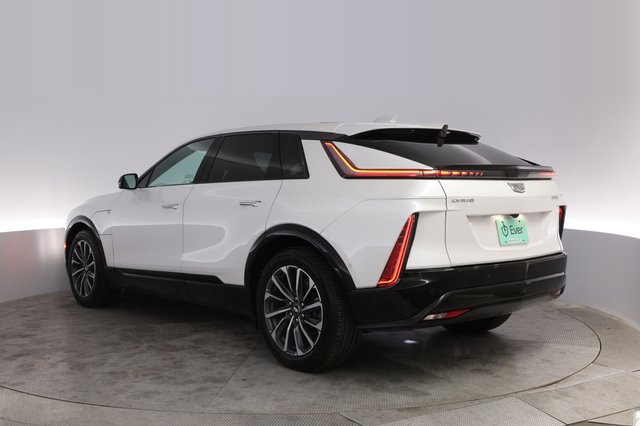 2024 Cadillac Lyriq — photo 13 of 23