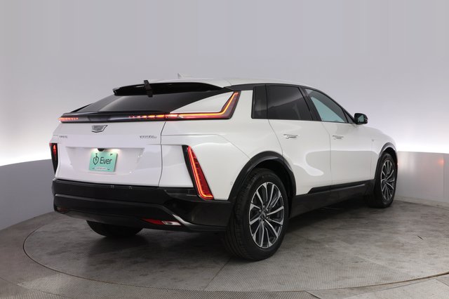 2024 Cadillac Lyriq — photo 2 of 23