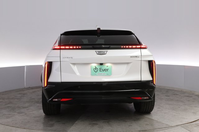 2024 Cadillac Lyriq — photo 12 of 23