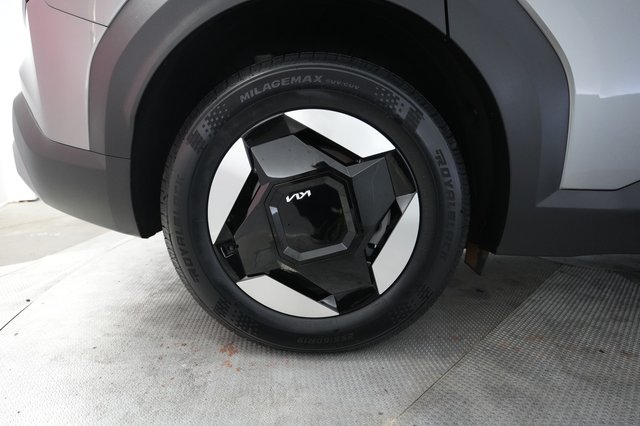 2024 Kia EV9 — photo 17 of 29