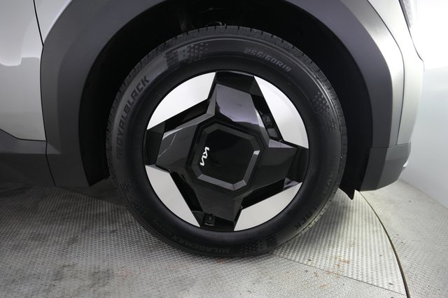 2024 Kia EV9 — photo 16 of 29