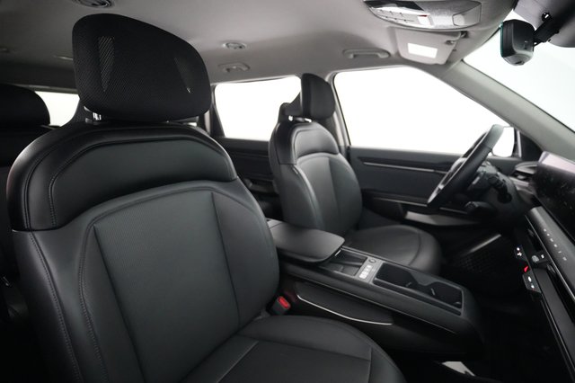 2024 Kia EV9 — photo 18 of 29
