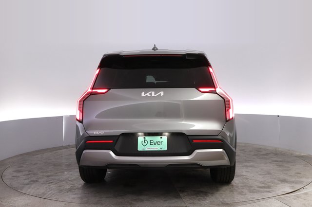 2024 Kia EV9 — photo 12 of 29