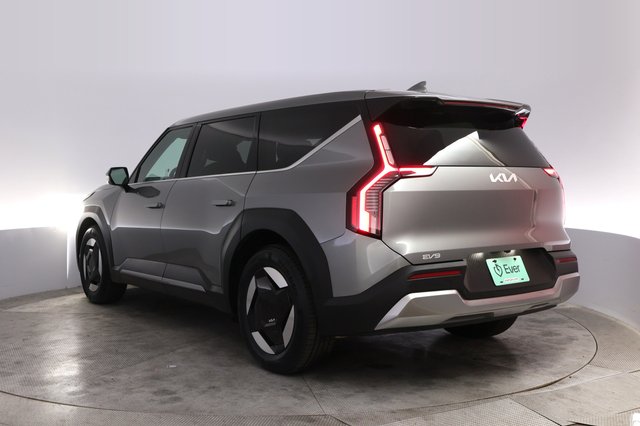 2024 Kia EV9 — photo 13 of 29