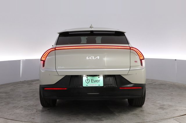 2024 Kia EV6 — photo 8 of 21