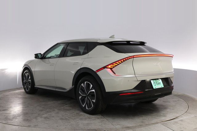 2024 Kia EV6 — photo 12 of 21