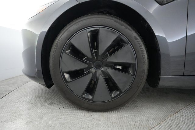 2025 Tesla Model 3 — photo 15 of 26